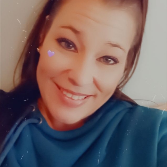 Meet your Posher, Emily - Picture 2 of 2